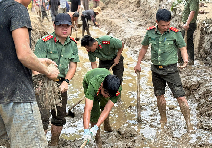 Nỗ lực tiếp cận địa bàn, hỗ trợ tối đa người dân tại các địa phương xa nhất tỉnh -0