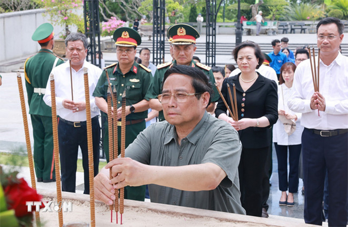 Thủ tướng tri ân các lãnh đạo tiền bối và người có công tại Quảng Trị và Huế -0