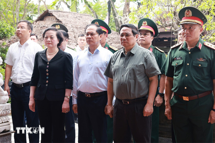 Thủ tướng tri ân các lãnh đạo tiền bối và người có công tại Quảng Trị và Huế -0