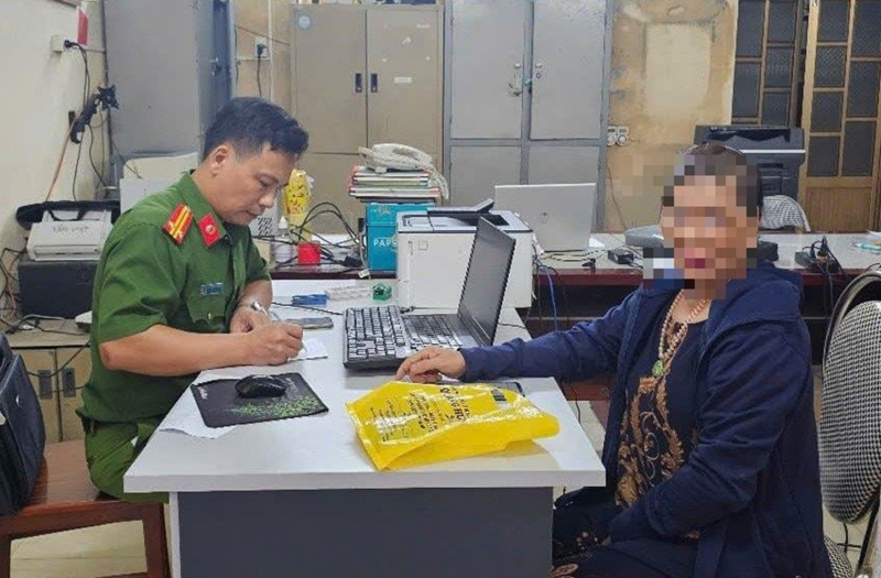 Công an xã kịp thời ngăn cụ bà 70 tuổi chuyển 650 triệu đồng cho đối tượng lừa đảo -0