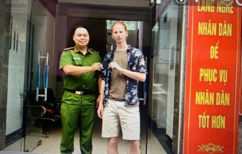 Bắt tài xế taxi cướp giật tài sản của du khách người nước ngoài -0