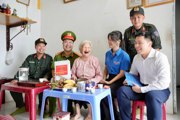 Công an các đơn vị, địa phương tiếp tục tri ân nhân ngày Thương binh - Liệt sĩ -0