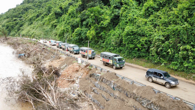 Lực lượng Cảnh sát cơ động Bộ Công an tiếp tục chung tay cùng đồng bào vùng lũ -0