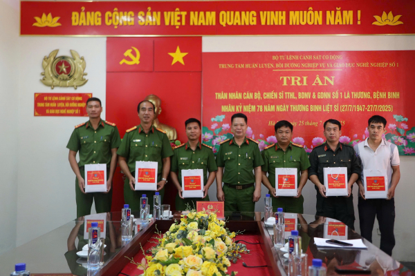 Công an các đơn vị, địa phương tiếp tục tri ân nhân ngày Thương binh - Liệt sĩ -0