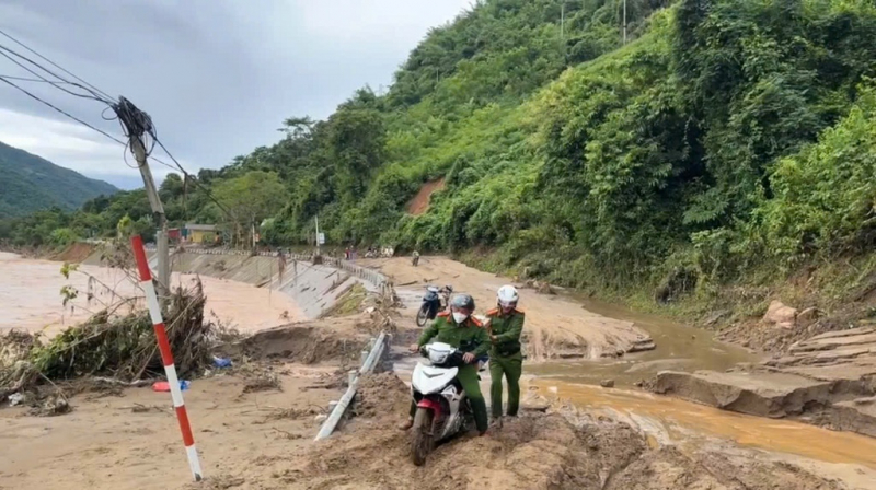 Quân dân đồng lòng khắc phục hậu quả thiên tai -0