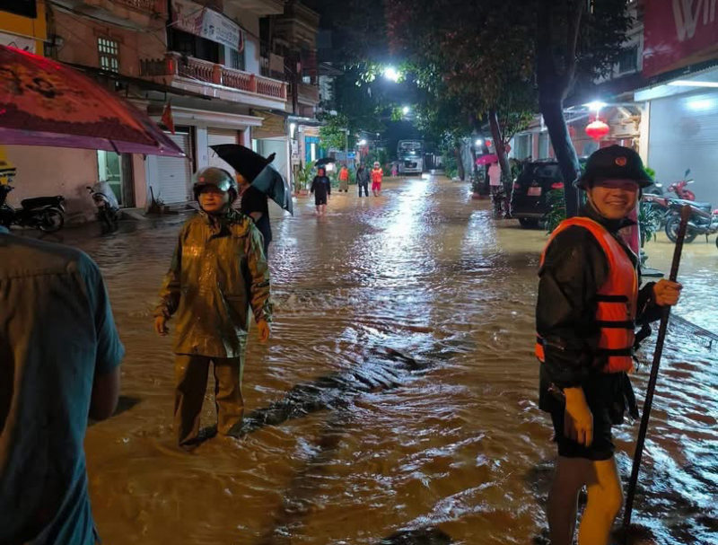 Công an Sơn La chủ động phòng chống thiên tai và giúp người dân khắc phục hậu quả mưa lũ -0