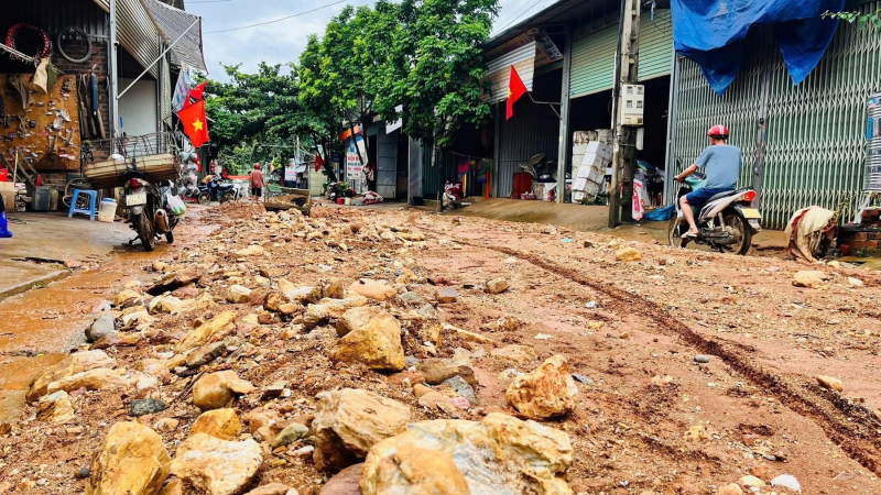 Công an Sơn La chủ động phòng chống thiên tai và giúp người dân khắc phục hậu quả mưa lũ -0