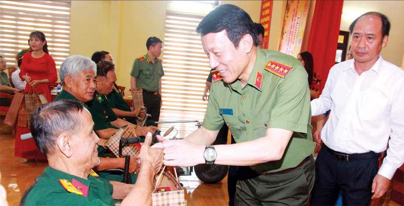 Lực lượng CAND luôn khắc ghi truyền thống “uống nước nhớ nguồn”, tri ân các anh hùng, liệt sĩ