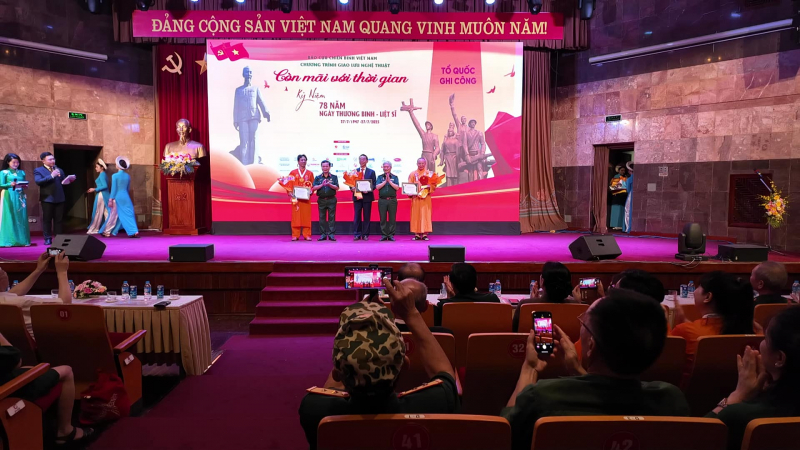 “Còn mãi với thời gian”: Giai điệu tri ân lan tỏa giá trị nhân văn -0