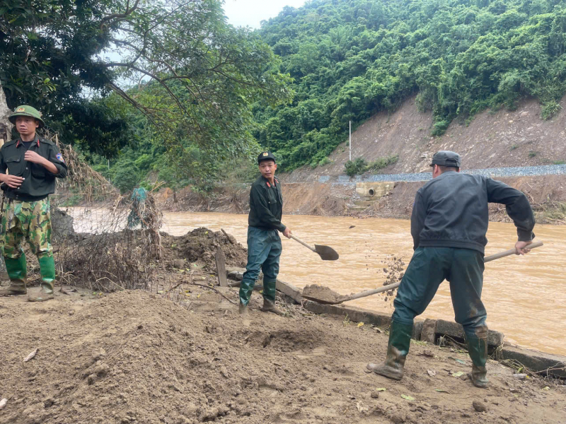 Lực lượng Cảnh sát cơ động Bộ Công an tiếp tục chung tay cùng đồng bào vùng lũ -0