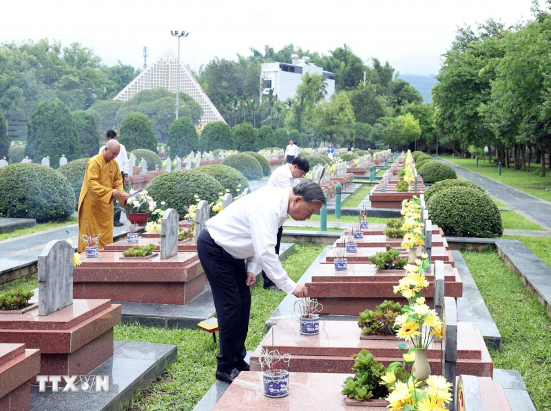 Tổng Bí thư Tô Lâm dâng hương tưởng niệm các anh hùng, liệt sỹ tại Điện Biên -0