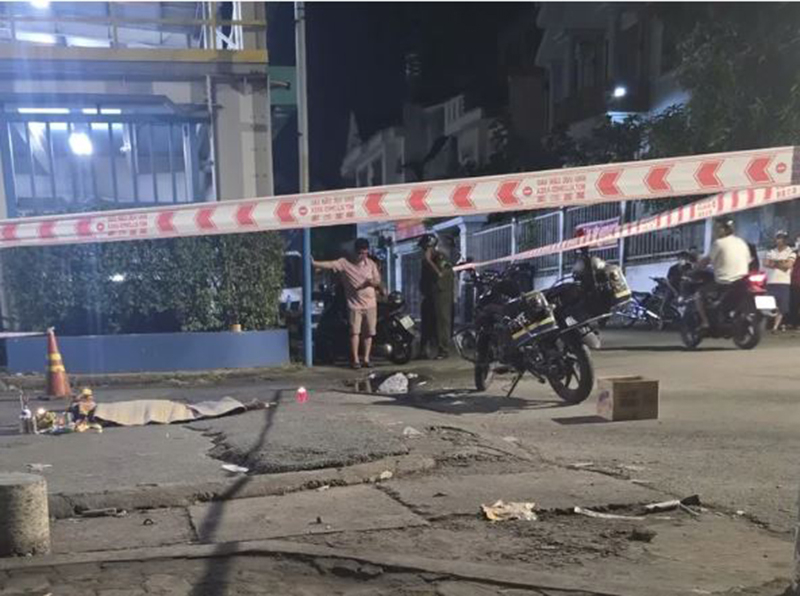 Xe taxi công nghệ tông tử vong bé 4 tuổi -0