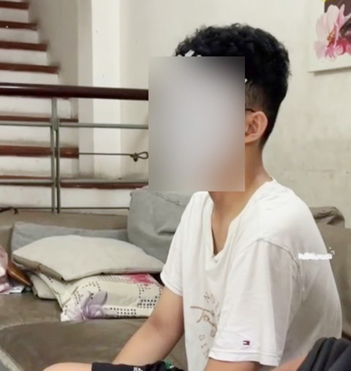 Những màn kịch báo hoang tin -0