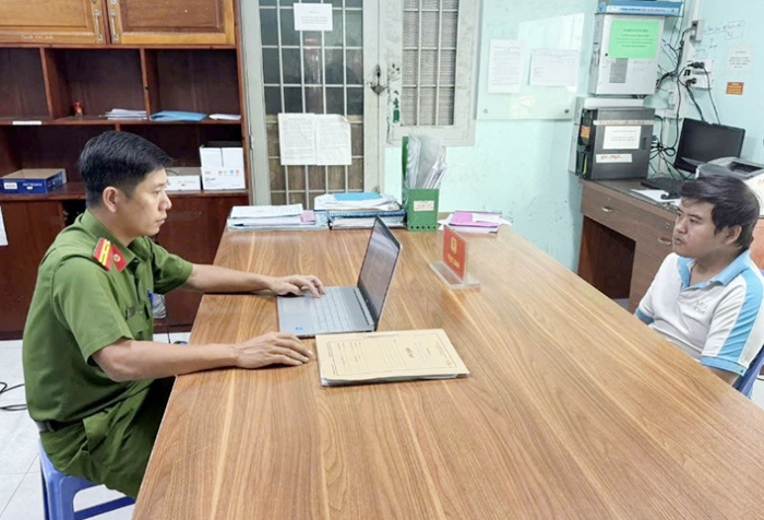 Những màn kịch báo hoang tin -0
