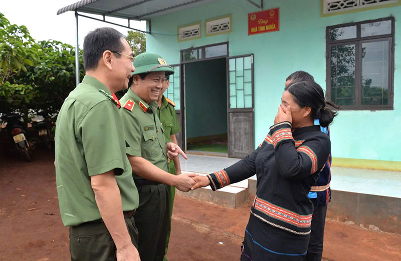 Những nếp nhà mới dựng và dấu ấn tình nghĩa, nhân văn “vì dân phục vụ” -0