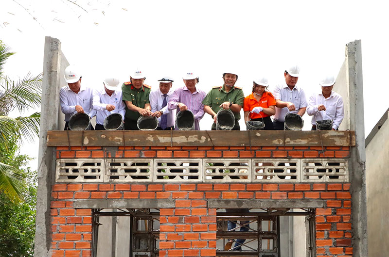 Những nếp nhà mới dựng và dấu ấn tình nghĩa, nhân văn “vì dân phục vụ” -1