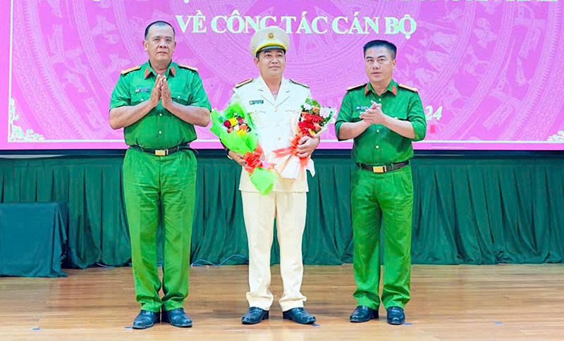 Người phá nhiều vụ án