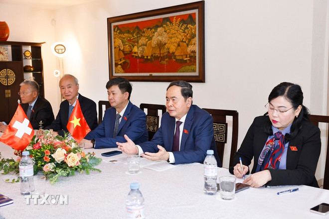 Việt Nam thúc đẩy hợp tác với Thụy Sĩ về phát triển trung tâm tài chính quốc tế -0