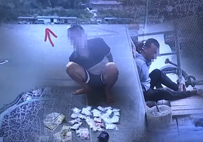 Bắt giữ ổ nhóm mua bán ma tuý tại bãi giữa sông Hồng -0