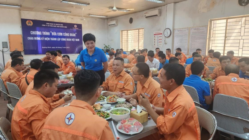 “Bữa cơm Công đoàn”  ấm lòng giữa ca làm việc -0