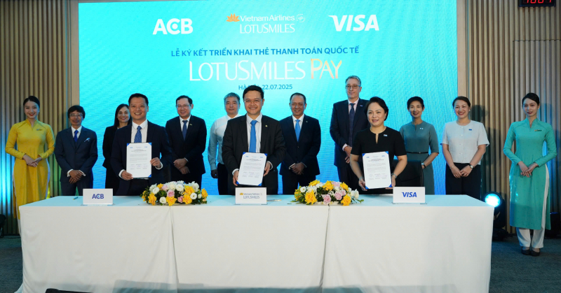 Vietnam Airlines hợp tác cùng ACB và Visa ra mắt thẻ hội viên tích hợp thanh toán Lotusmiles Pay -0