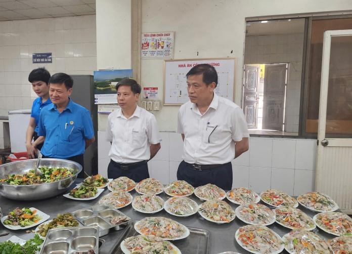 “Bữa cơm Công đoàn”  ấm lòng giữa ca làm việc -1