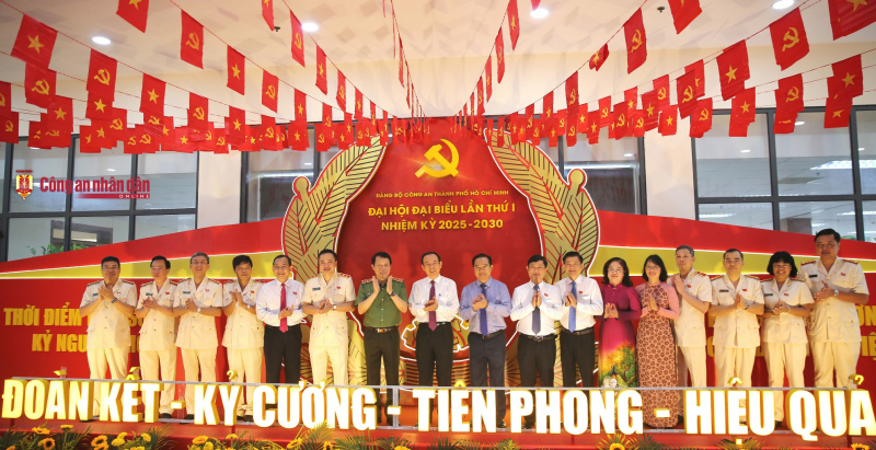 Cùng với Công an Thủ đô, Công an TP Hồ Chí Minh phải làm gương, là kiểu mẫu cả nước -0