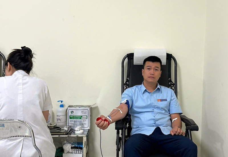 3 CBCS và Công nhân viên Công an Sơn La hiến máu cứu người -0