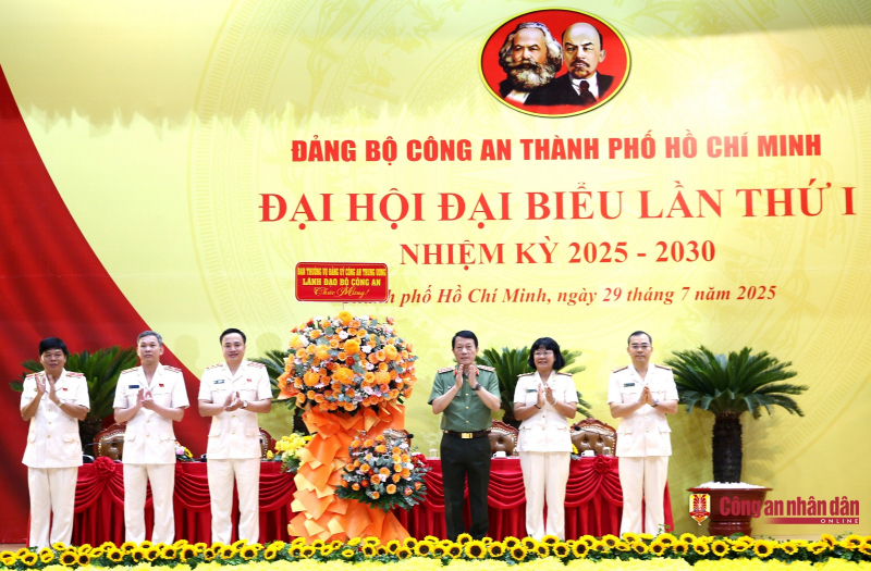 Cùng với Công an Thủ đô, Công an TP Hồ Chí Minh phải làm gương, là kiểu mẫu cả nước -1