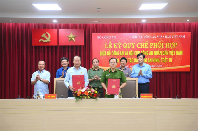 MPS, Vietnamese Association of Former People’s Public Security Officers sign coordination regulation -0