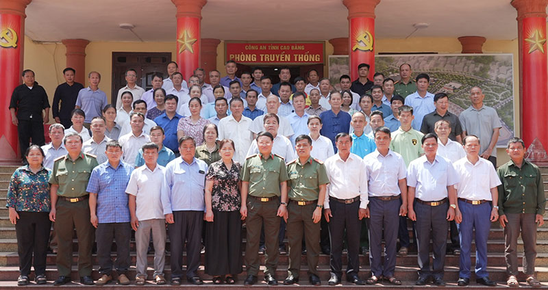 Phát huy vai trò người có uy tín trong đồng bào dân tộc thiểu số với công tác bảo đảm ANTT ở cơ sở -0