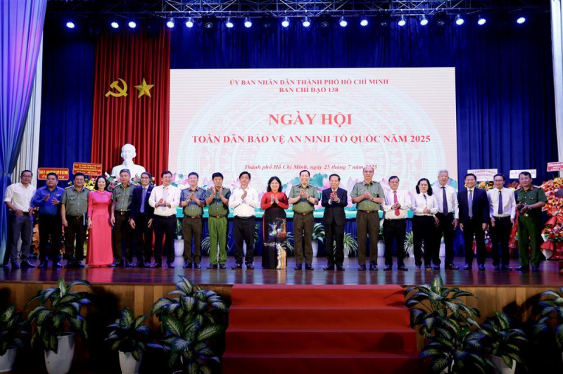 Deputy Minister Le Van Tuyen attends 