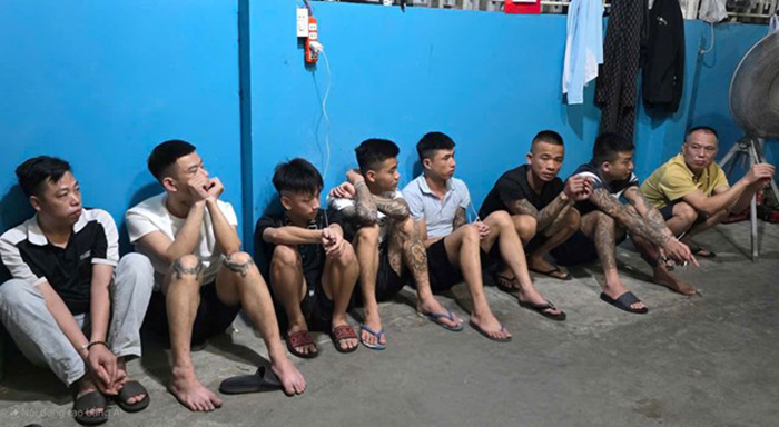 “Săn” thiếu nữ qua mạng -0