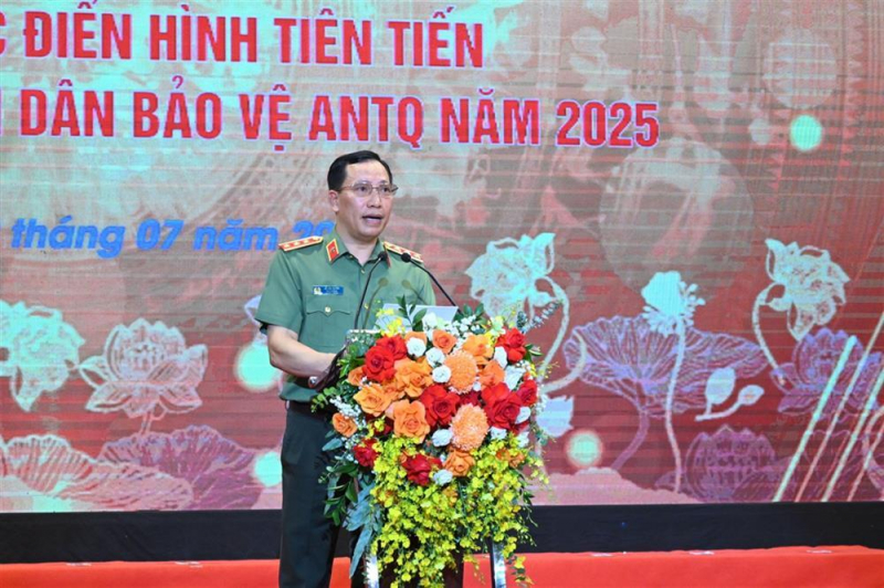Deputy Minister Le Van Tuyen attends “All People Protecting National Security” Festival in Hanoi -0