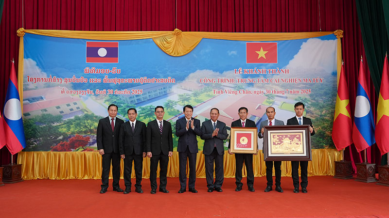 Bộ trưởng Lương Tam Quang dự lễ bàn giao Trung tâm cai nghiện ma tuý tại Lào -0