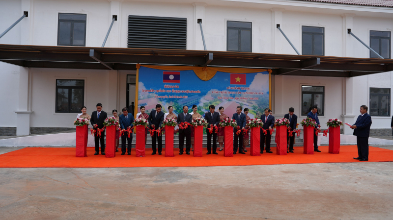 Bộ trưởng Lương Tam Quang dự lễ bàn giao Trung tâm cai nghiện ma tuý tại Lào -0