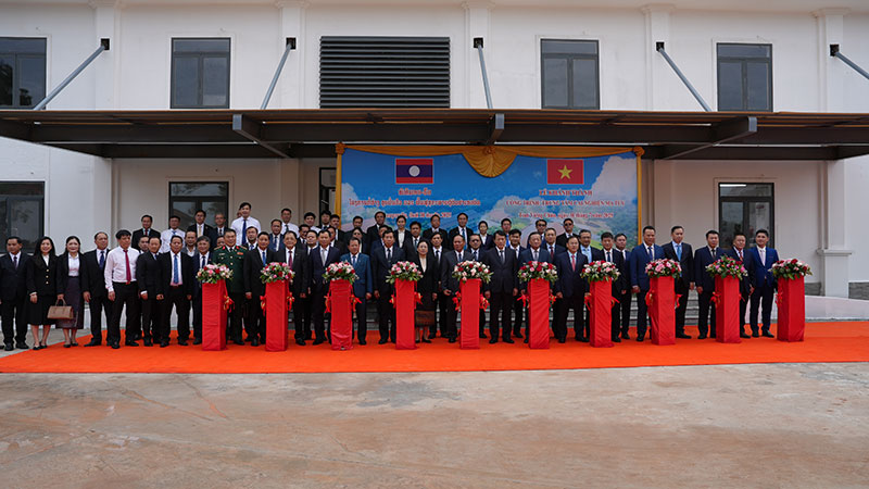 Bộ trưởng Lương Tam Quang dự lễ bàn giao Trung tâm cai nghiện ma tuý tại Lào -1