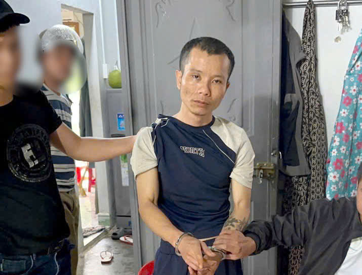 Quảng Ngãi: Bắt 2 đối tượng trên 100g ma túy và khẩu súng 6 viên đạn -0