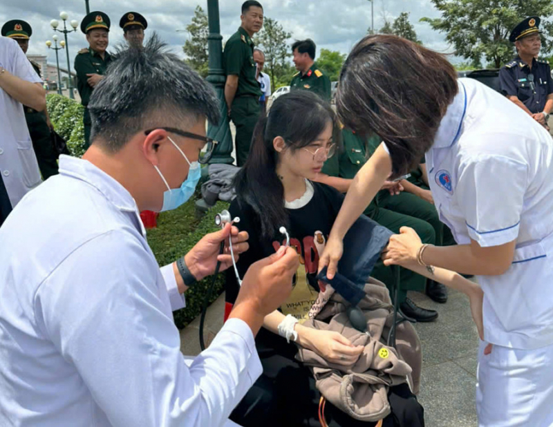 Bàn giao 85 công dân Việt Nam liên quan lừa đảo trực tuyến từ Campuchia -0