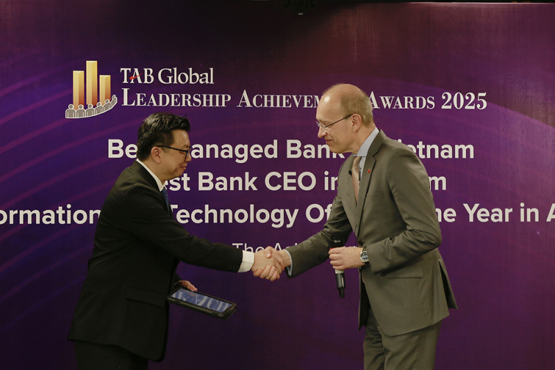 Techcombank được vinh danh 3 giải thưởng xuất sắc từ The Asia Banker -0