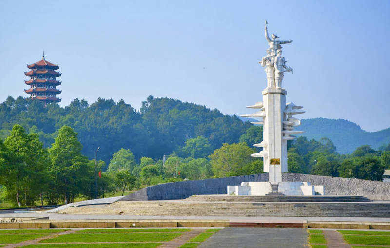 tu-ng dài chi-n th-ng ngã ba ð-ng l-c.jpg -1