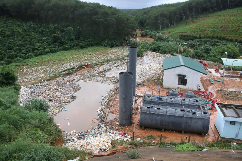 Kiểm tra phản ánh khu xử lý rác thải “thủng” hồ chứa, gây ô nhiễm -0