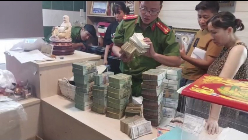 Đề nghị truy tố 21 bị can “Rửa tiền”, “Vận chuyển trái phép tiền tệ...” với số tiền đặc biệt lớn -0