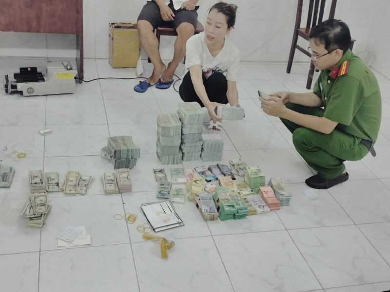 Đề nghị truy tố 21 bị can “Rửa tiền”, “Vận chuyển trái phép tiền tệ...” với số tiền đặc biệt lớn -1