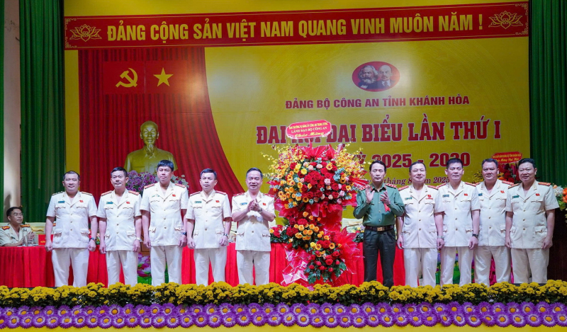 Thứ trưởng Lê Quốc Hùng dự Đại hội Đảng bộ Công an tỉnh Khánh Hòa lấn thứ nhất, nhiệm kỳ 2025-2030 -0