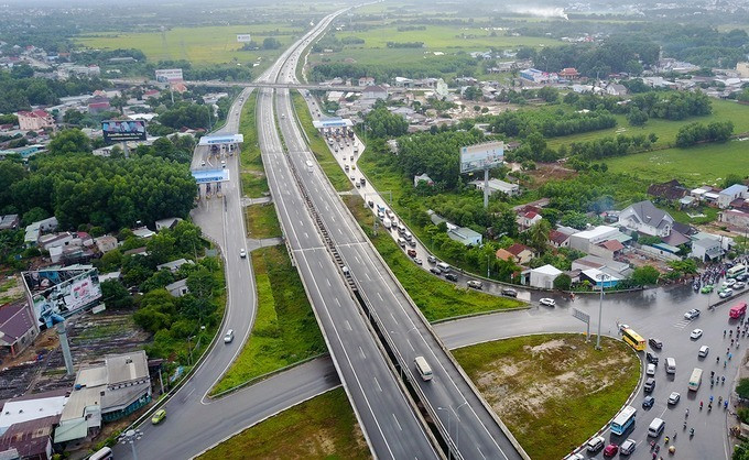 Khởi công thêm ba dự án đường cao tốc dài hơn 300km vào dịp 19/8 -0