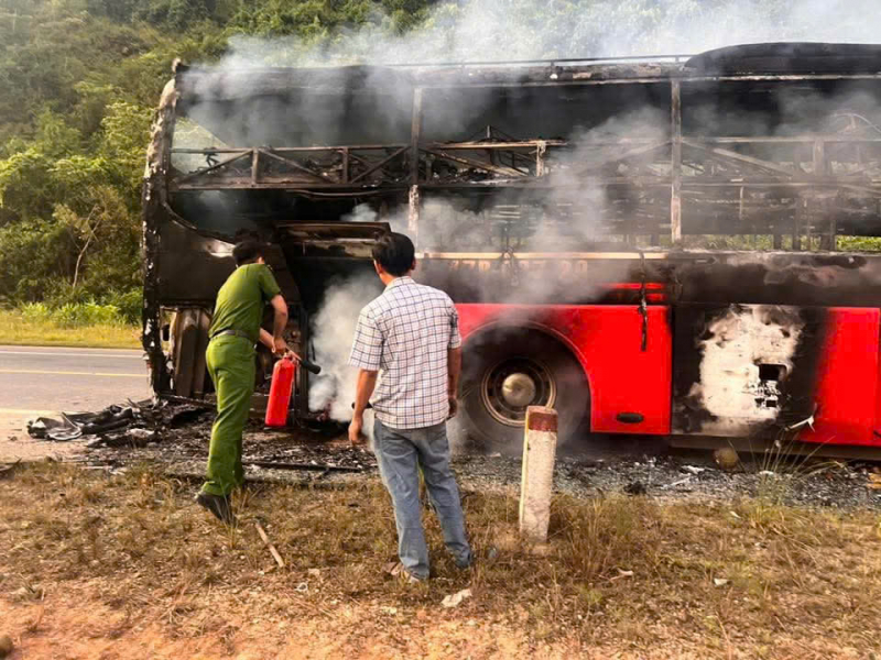 Passenger bus caught fire on highway while carrying 24 passengers -0