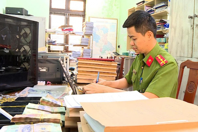 Dùng trang sức mỹ ký, xe sang mô hình để dụ khách hàng đầu tư tiền ảo, chiếm đoạt hơn 2.600 tỷ đồng -1