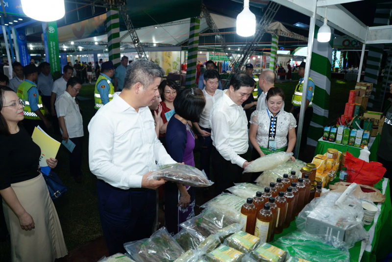 Khai mạc hội chợ sản phẩm OCOP xuất khẩu 2025 -3