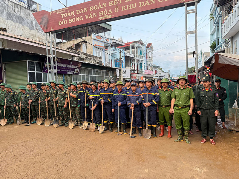 Khẩn trương giúp dân khắc phục hậu quả mưa lũ -0